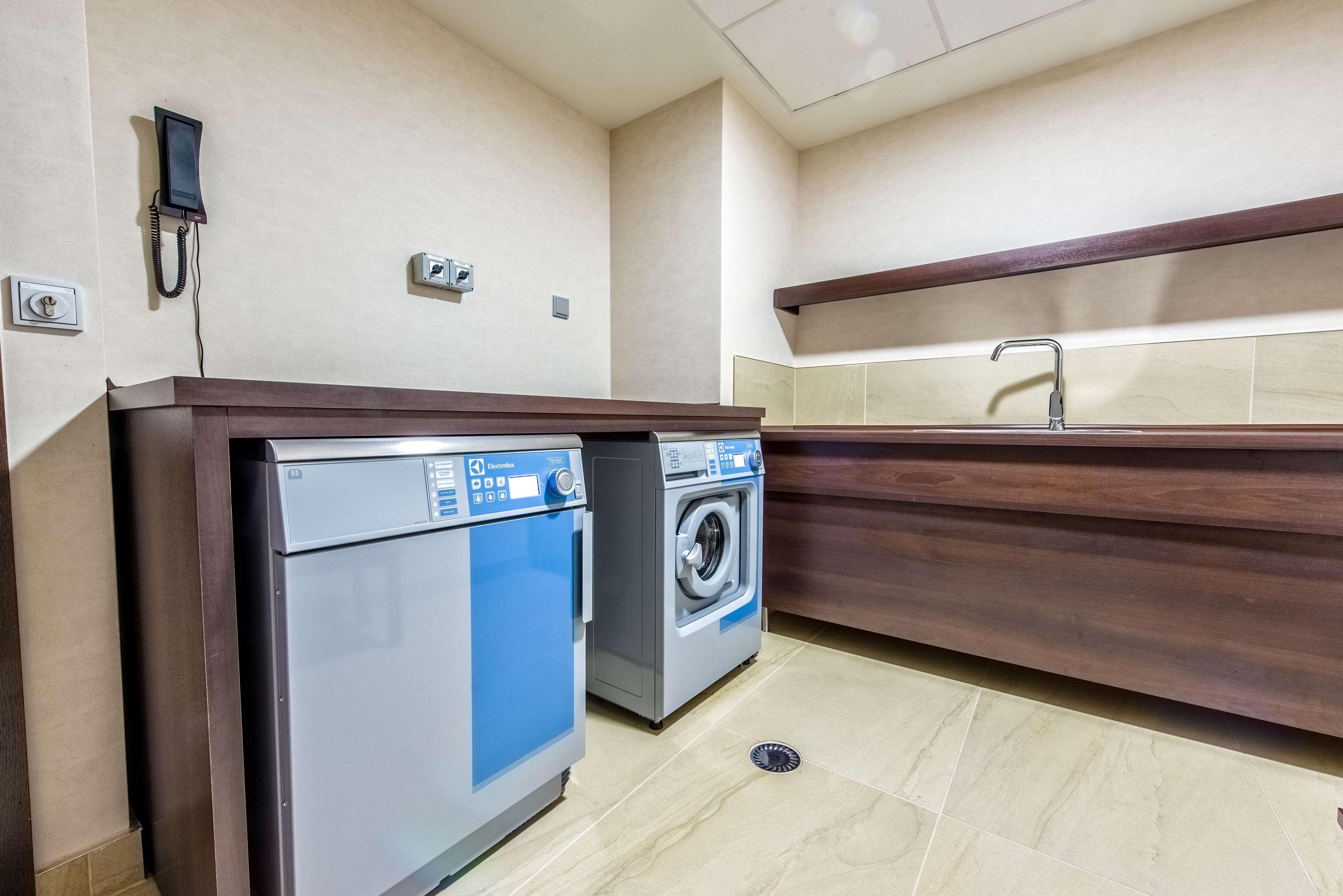 Hilton Garden Inn Krakow Airport Exterior photo