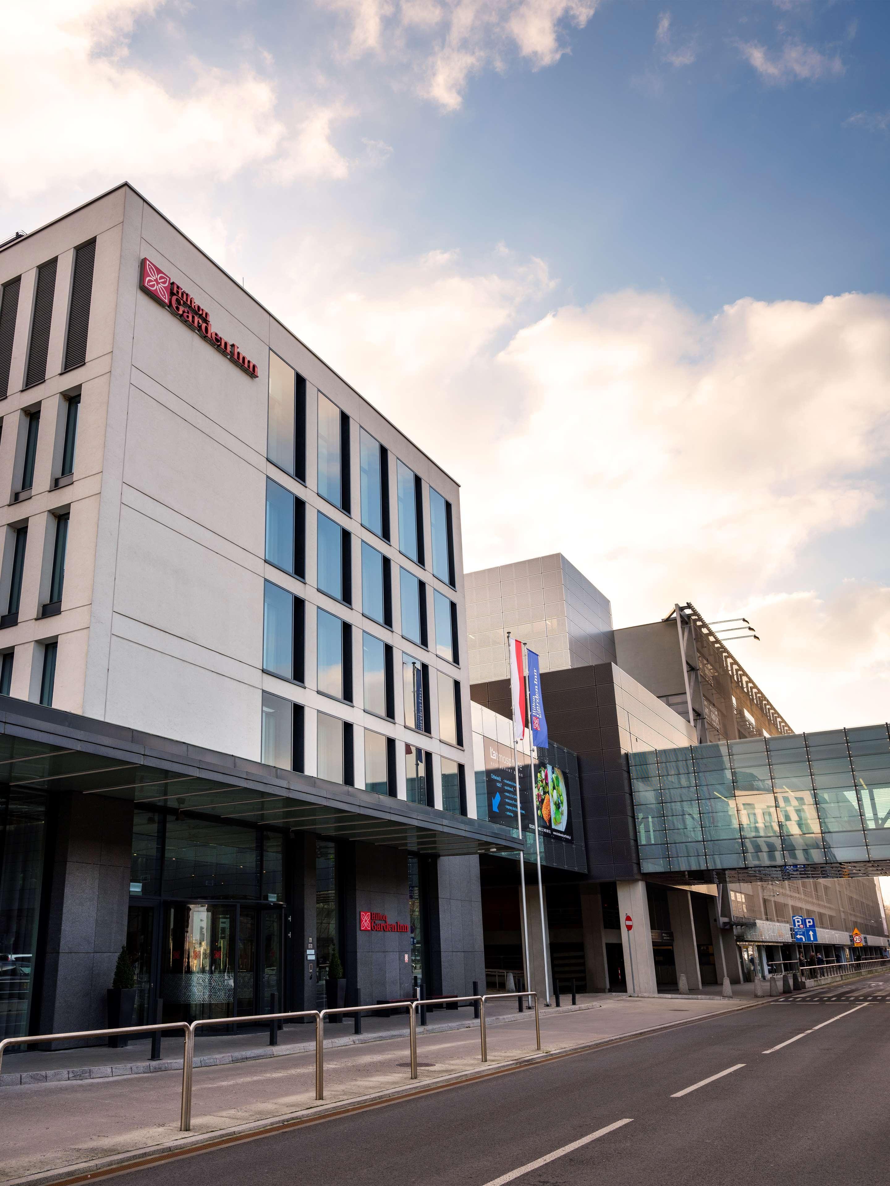 Hilton Garden Inn Krakow Airport Exterior photo