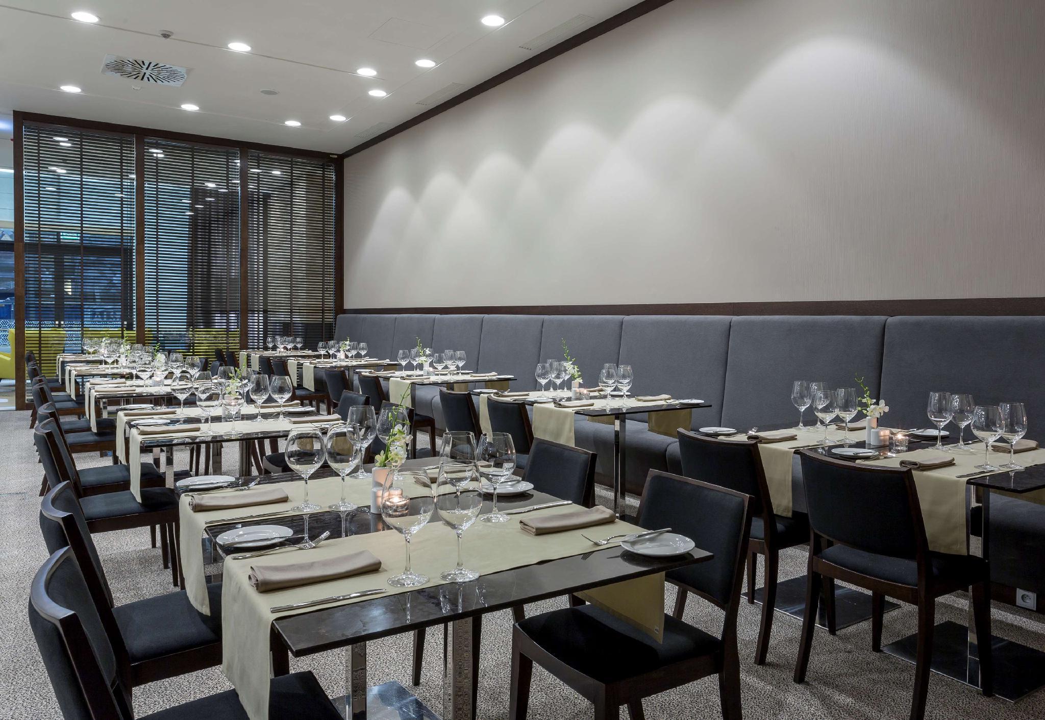 Hilton Garden Inn Krakow Airport Exterior photo