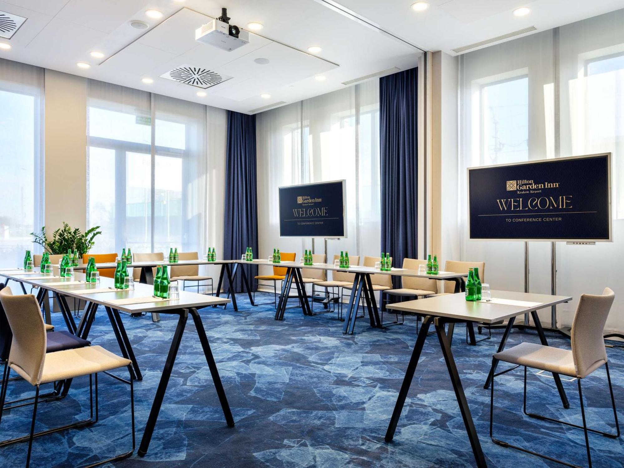 Hilton Garden Inn Krakow Airport Exterior photo