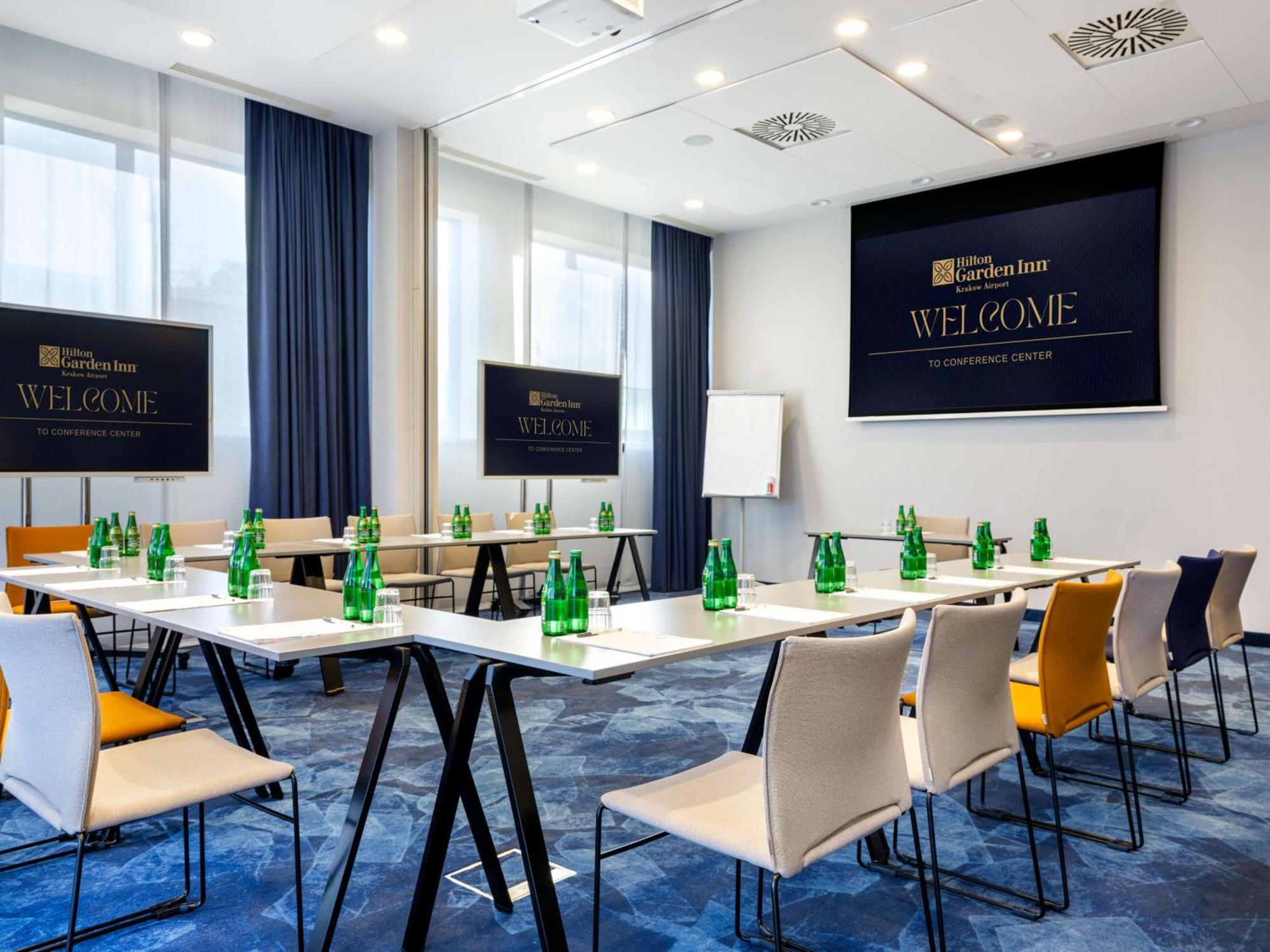 Hilton Garden Inn Krakow Airport Exterior photo