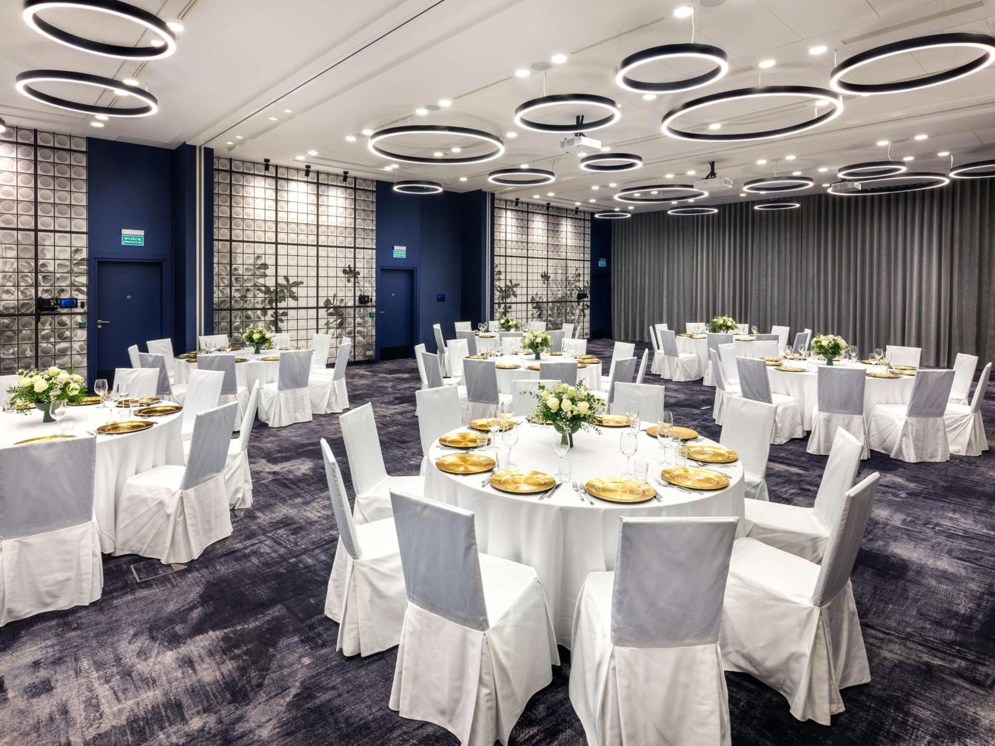 Hilton Garden Inn Krakow Airport Exterior photo