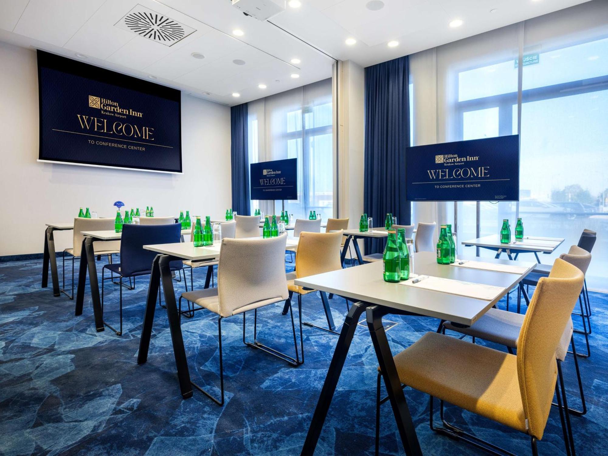 Hilton Garden Inn Krakow Airport Exterior photo