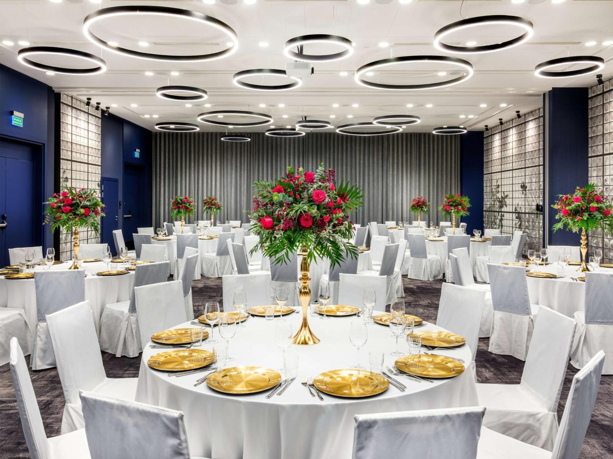 Hilton Garden Inn Krakow Airport Exterior photo