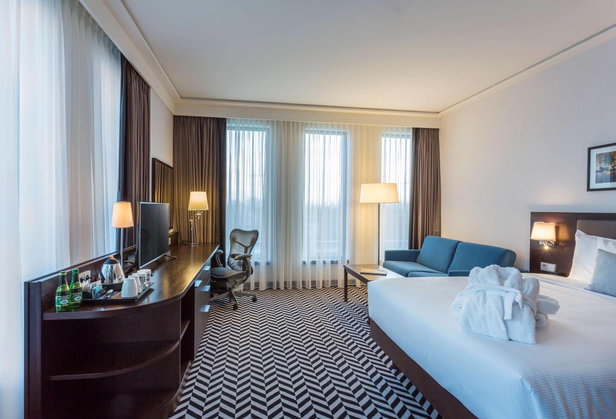 Hilton Garden Inn Krakow Airport Exterior photo
